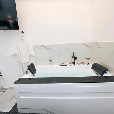 Zeos Finest Jacuzzi Athens